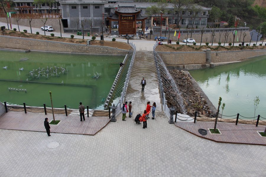 开放空间里的水景与广场