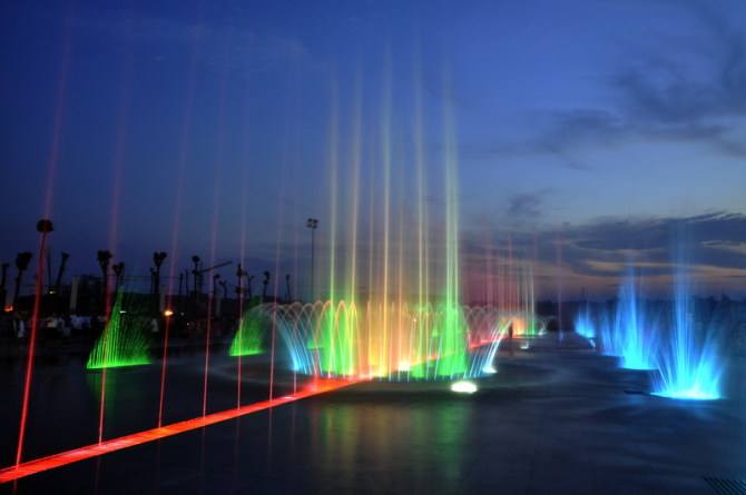 西安喷泉公司大型彩色音乐喷泉水幕电影